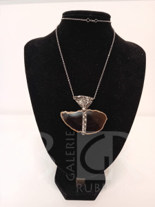 Náhrdelník s kamenem