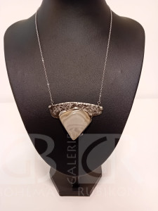 Náhrdelník s kamenem